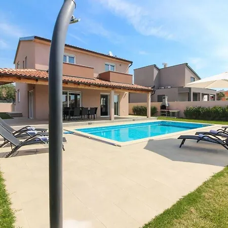 Enjoy Comfortable Holiday Villa