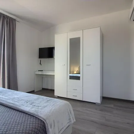 Villa Enjoy Comfortable Holiday Pula