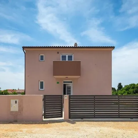 Enjoy Comfortable Holiday Villa Pula