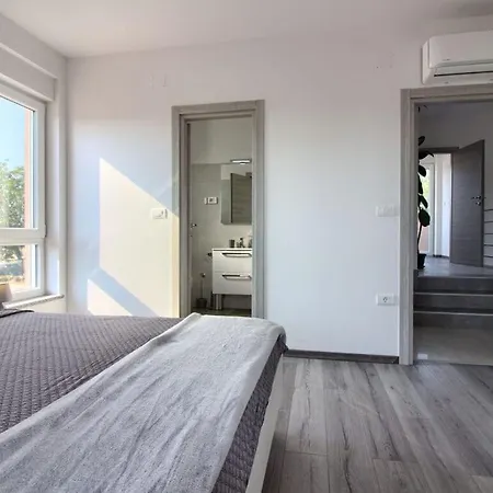 Villa Enjoy Comfortable Holiday Pula
