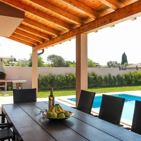 Villa Enjoy Comfortable Holiday Pula