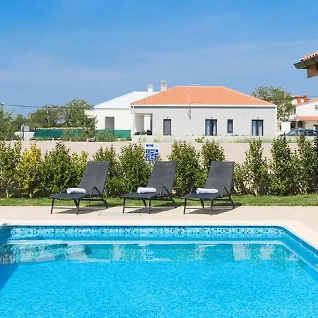 Enjoy Comfortable Holiday Villa Pula